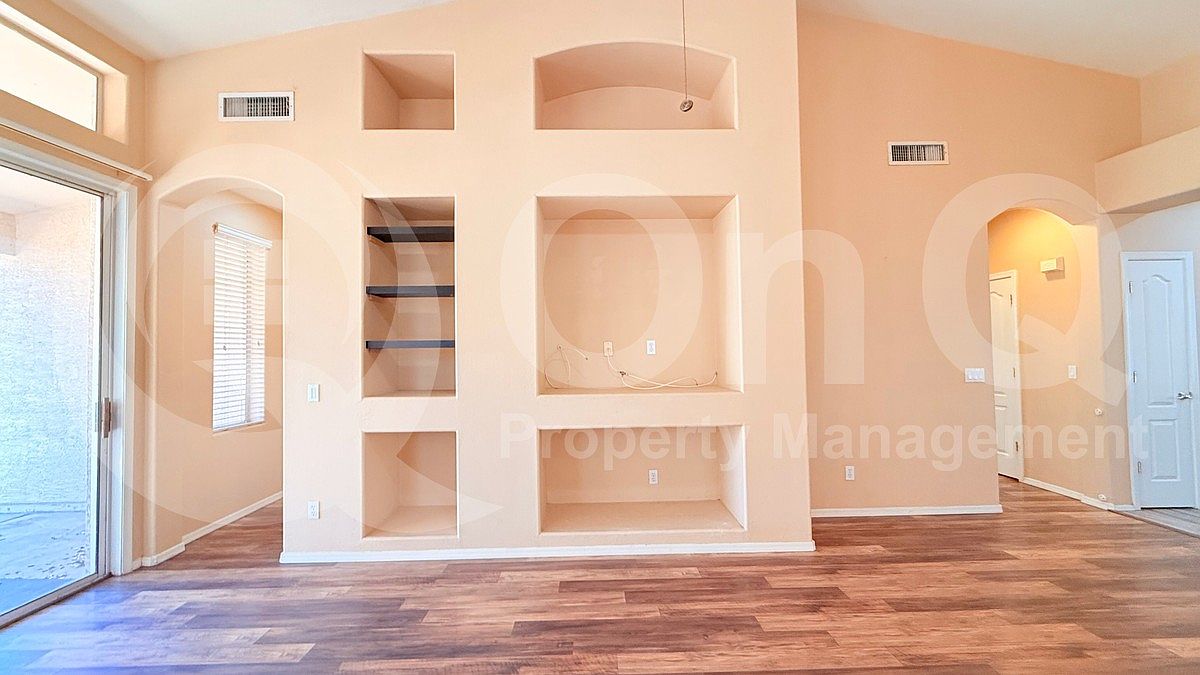7062 W Pontiac Dr photo 5