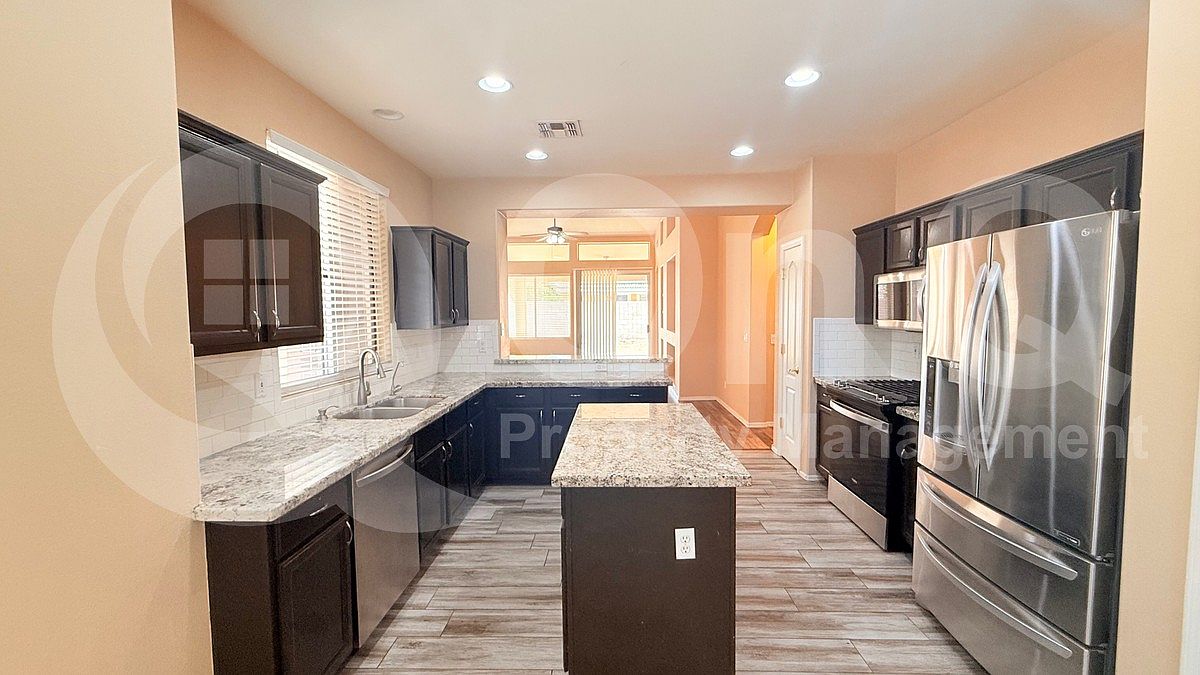 7062 W Pontiac Dr photo 2