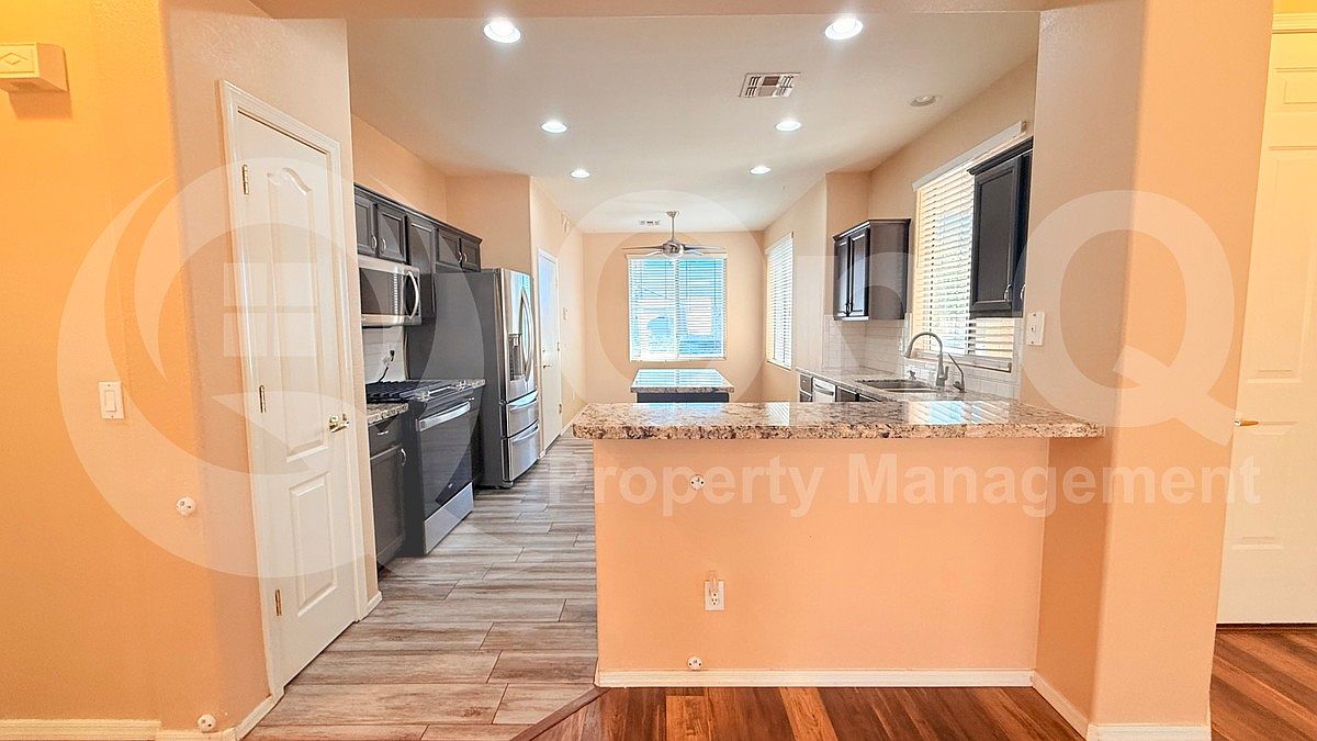 7062 W Pontiac Dr photo 3