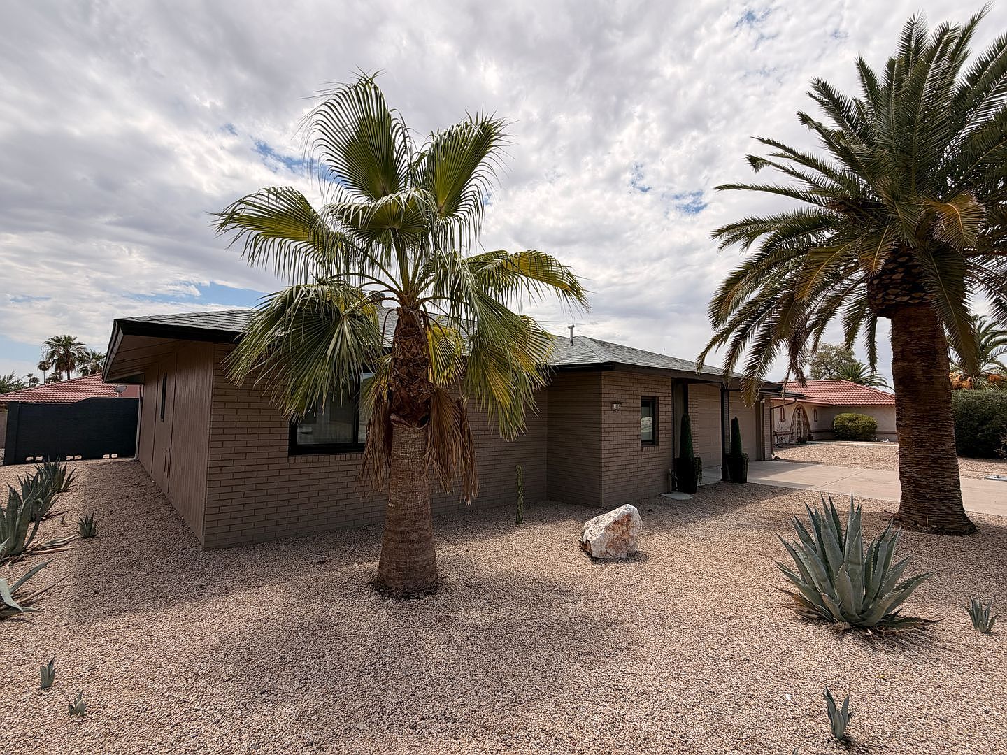 13139 W Seville Dr Sun City West, AZ 85375 photo 2