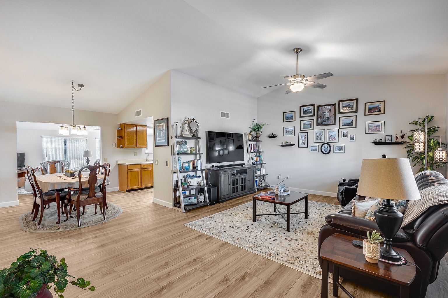 21423 N Palm Desert Dr photo 3