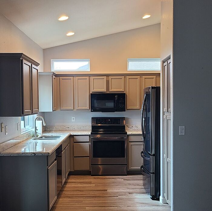 17407 N Larkspur Ln Surprise, AZ 85374 photo 4