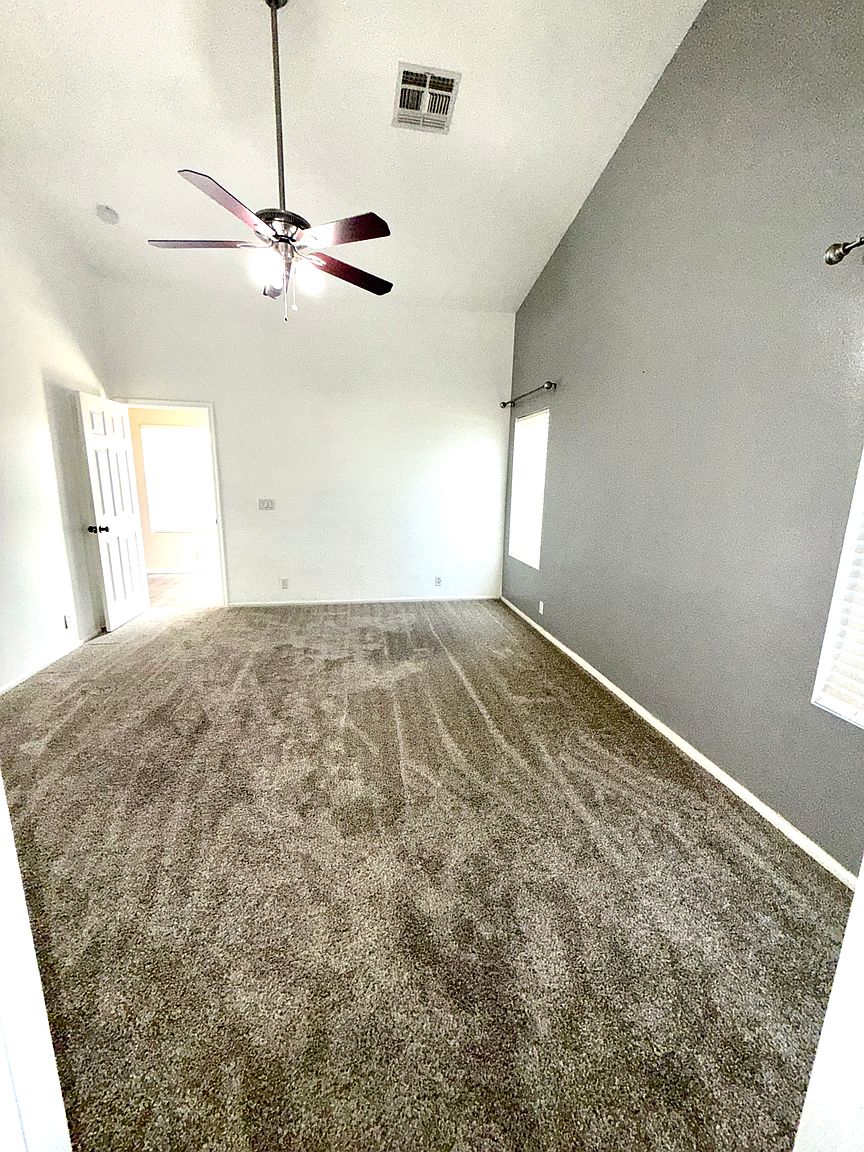 17617 N Larkspur Ln photo 2