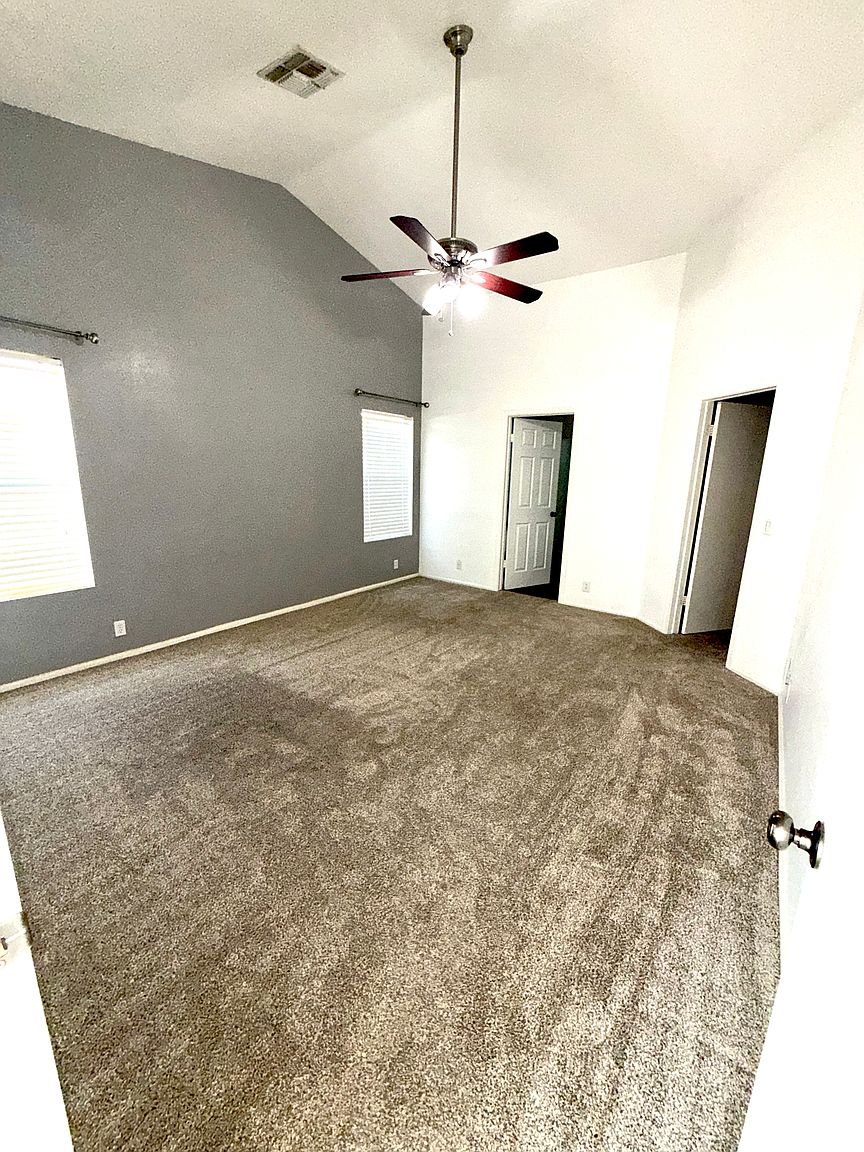 17617 N Larkspur Ln photo 3