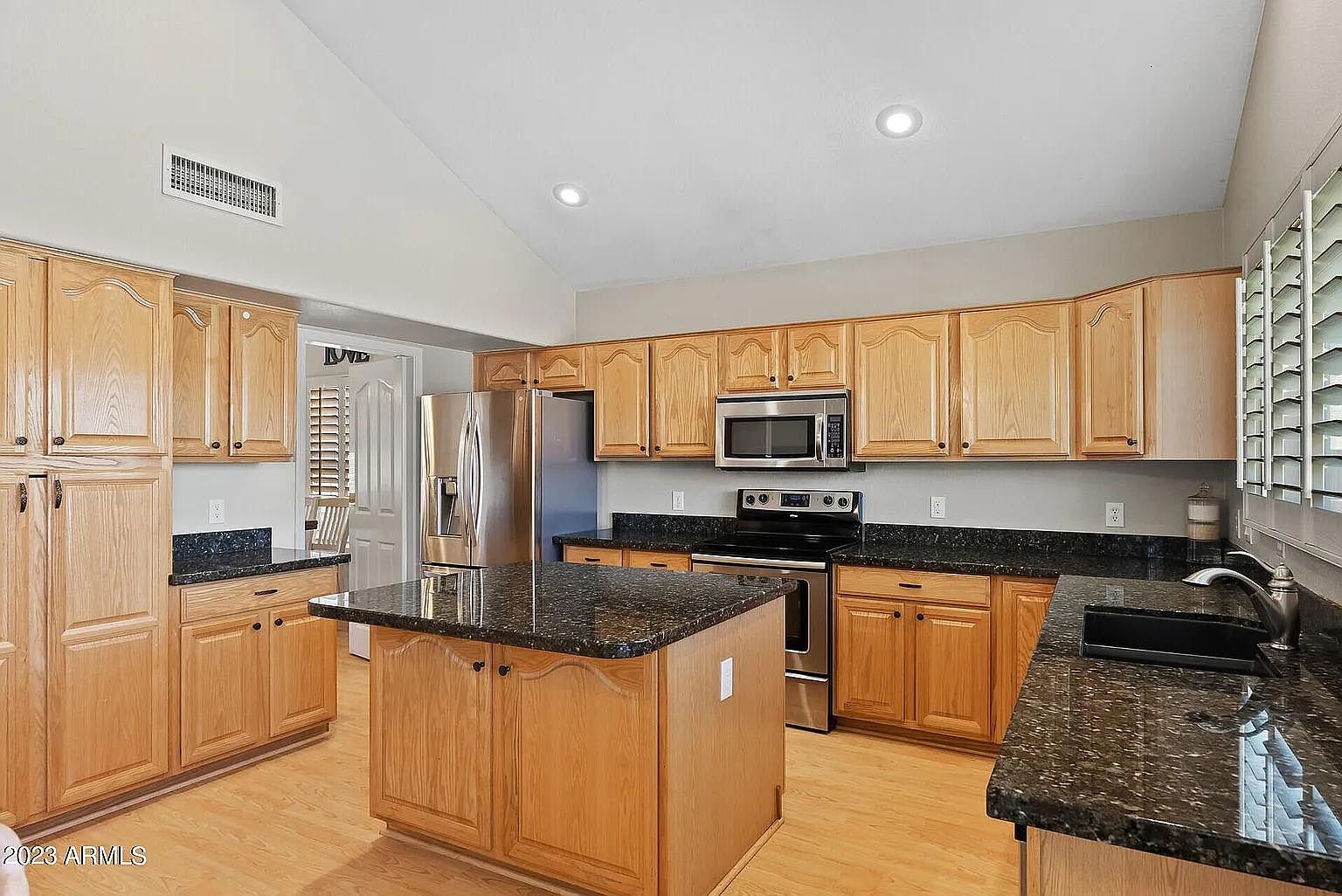 7879 W Kerry Ln photo 4