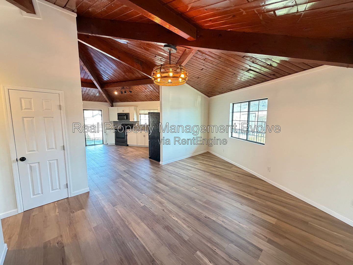 4213 W Cheyenne Dr photo 5