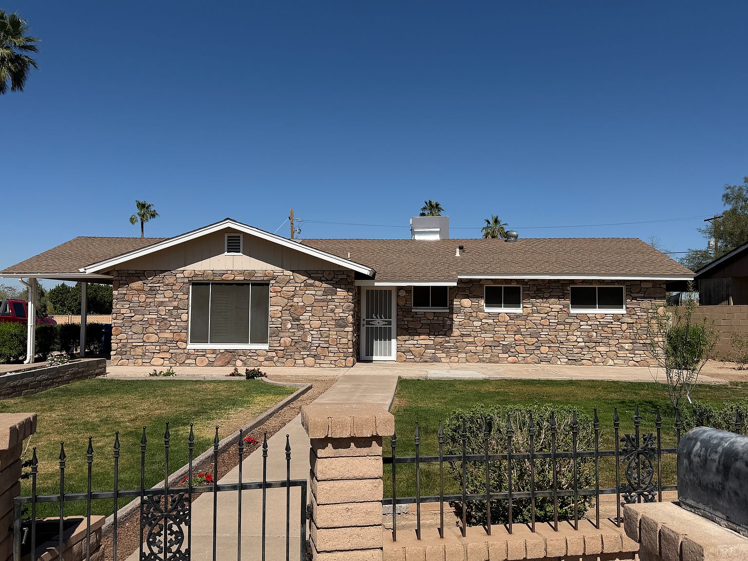 2 E Piedmont Rd Phoenix, AZ 85042 photo 2
