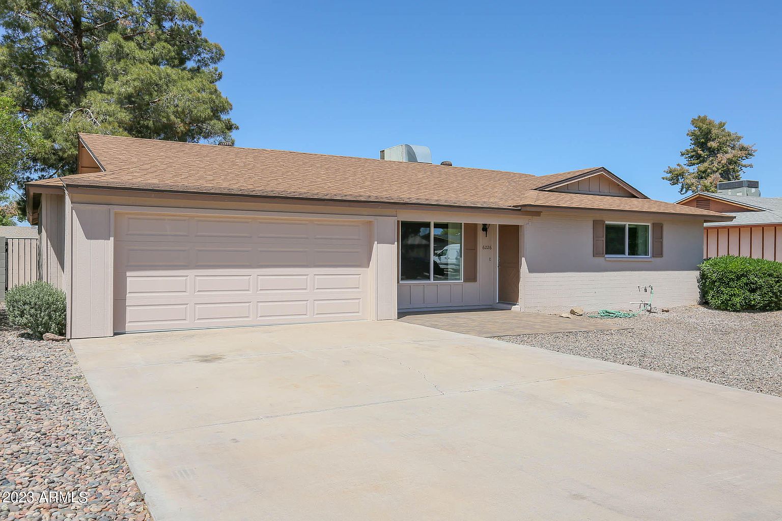 6226 S Hazelton Ln Tempe, AZ 85283 photo 2