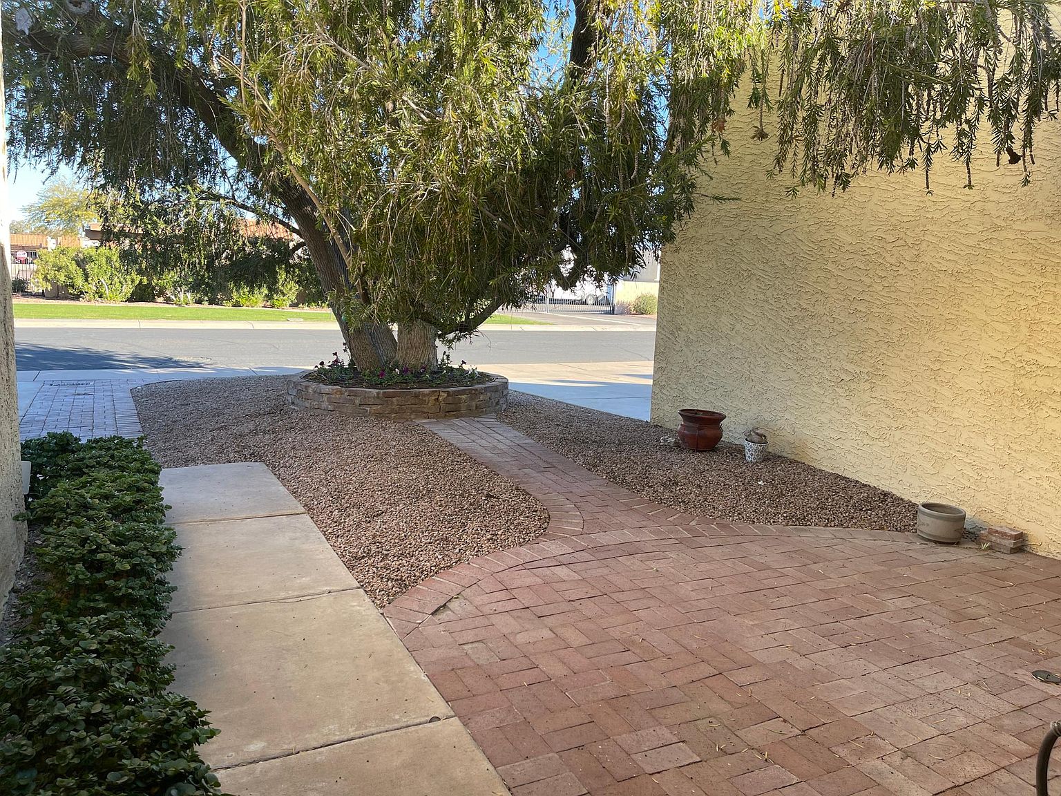 545 W Colgate Dr photo 3
