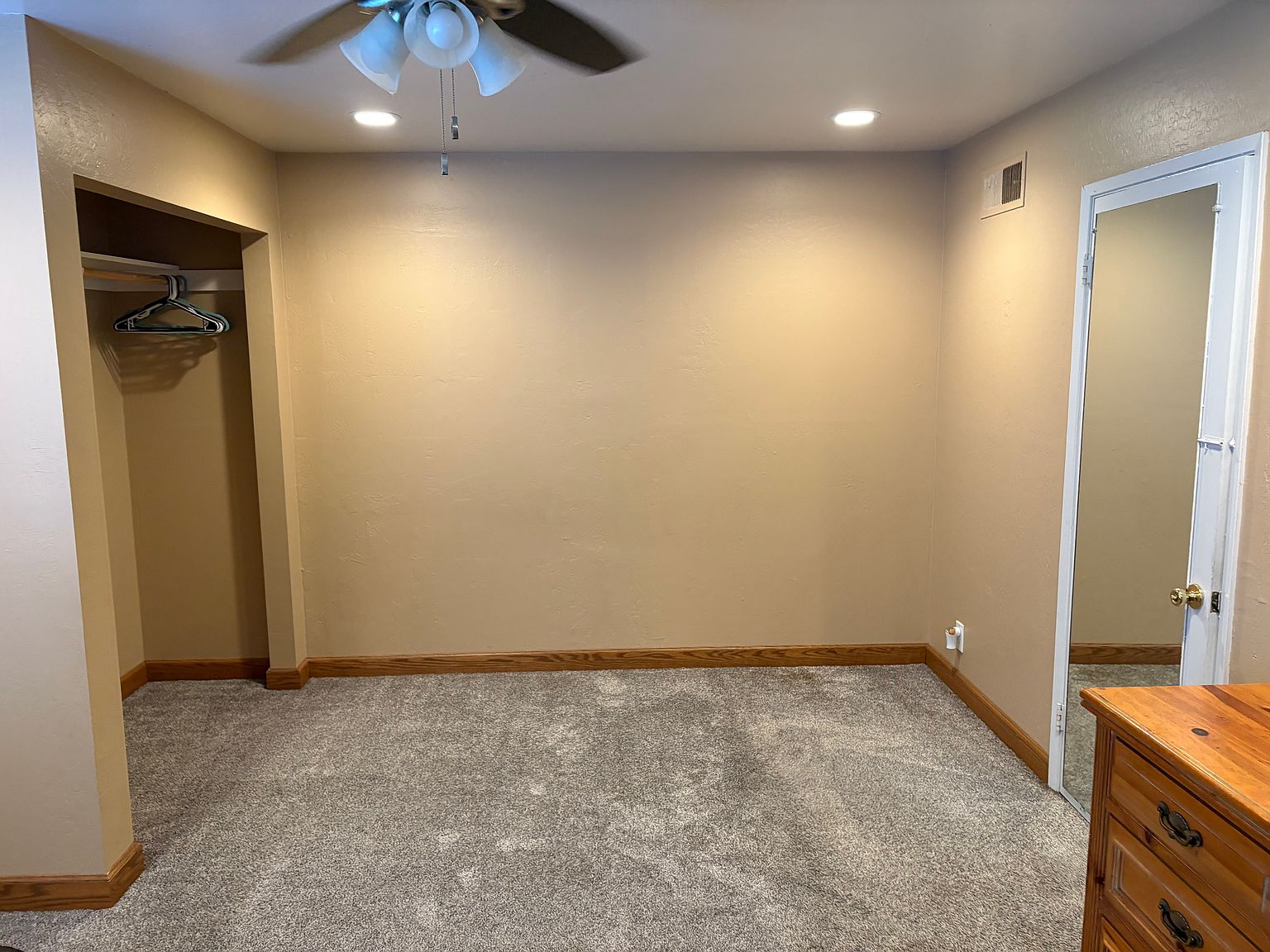 1908 Clarinda Way photo 3