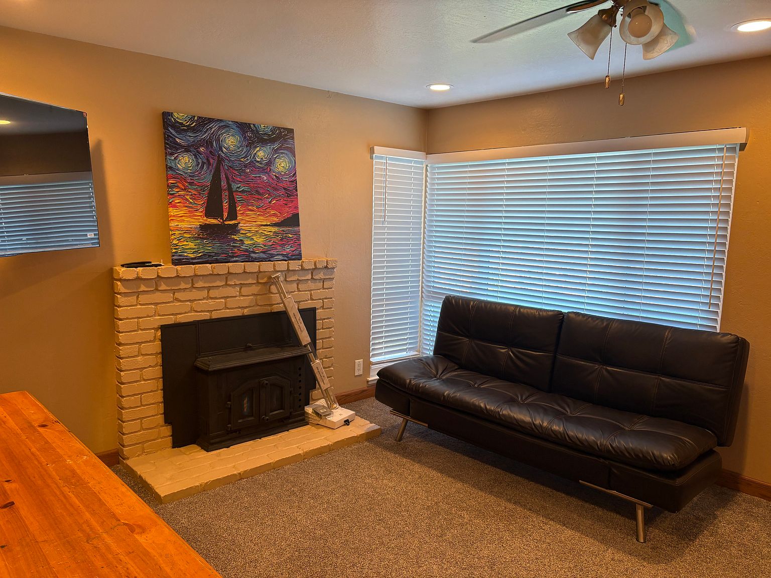 1908 Clarinda Way photo 2