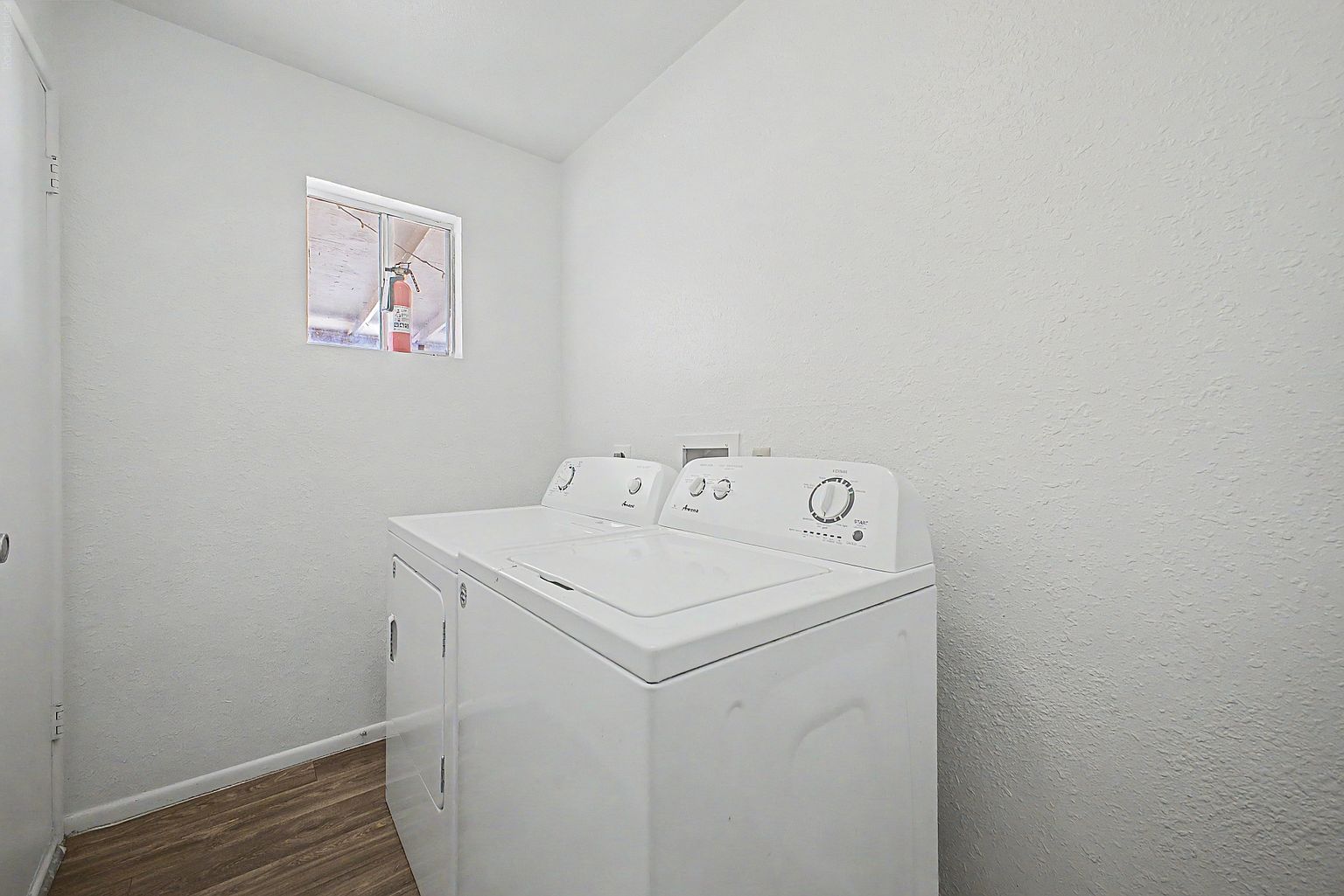 932 W Libra Dr photo 3