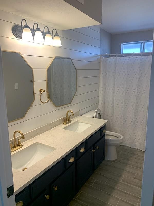 1104 W Auburn Dr photo 2