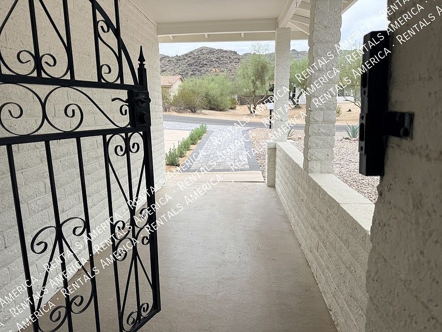 1704 E Pickrell Dr Phoenix, AZ 85042 photo 3