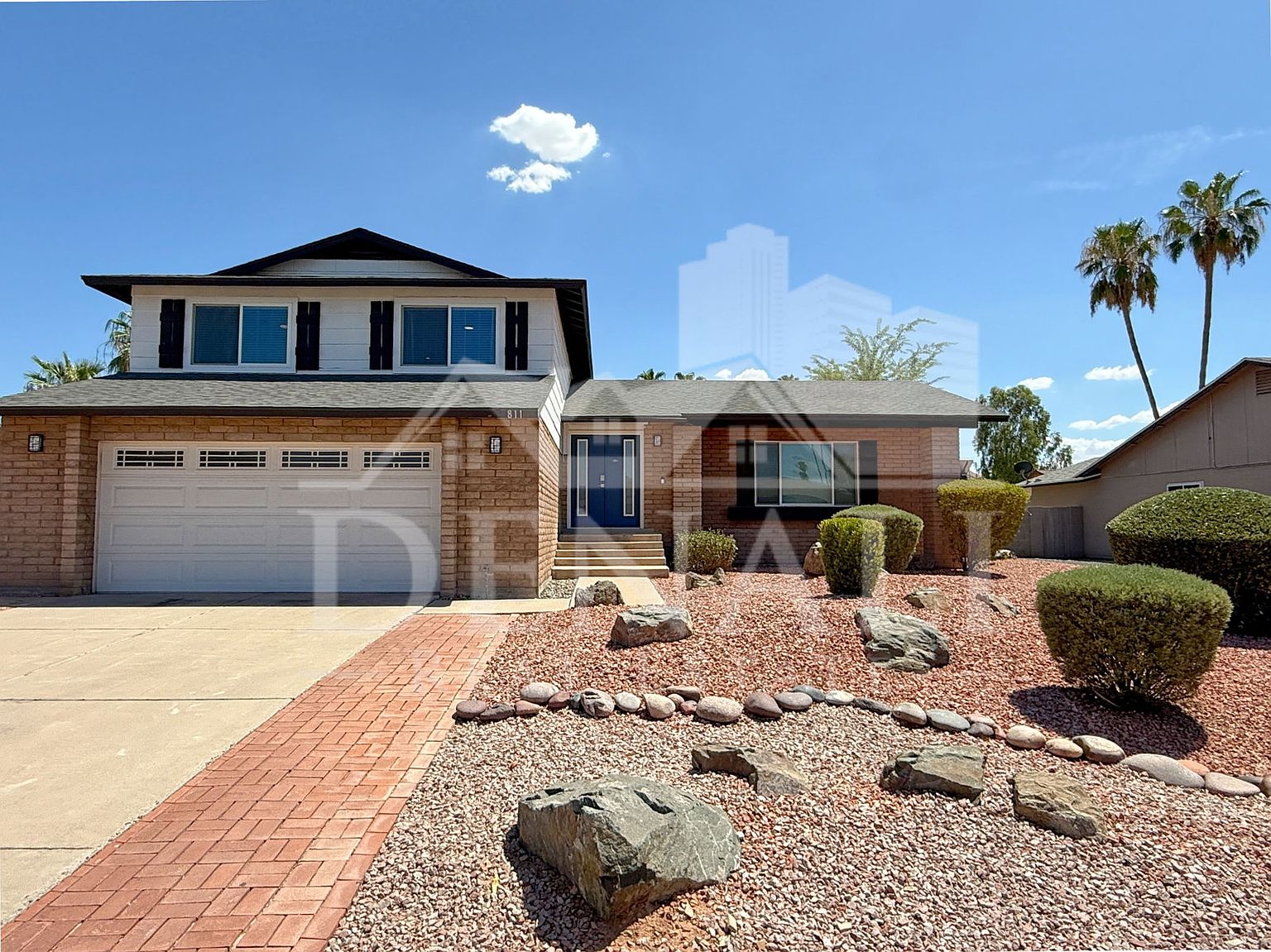 811 E Chilton Dr photo 2
