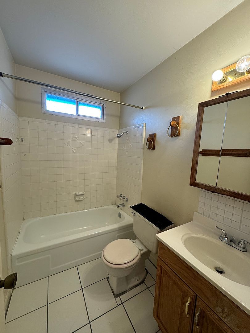 1153 E Vaughn St photo 5