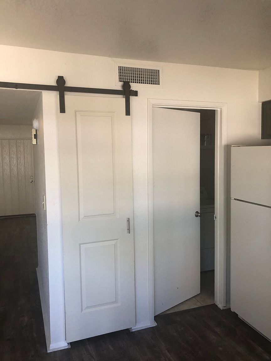 1009 E Bendix Dr photo 4