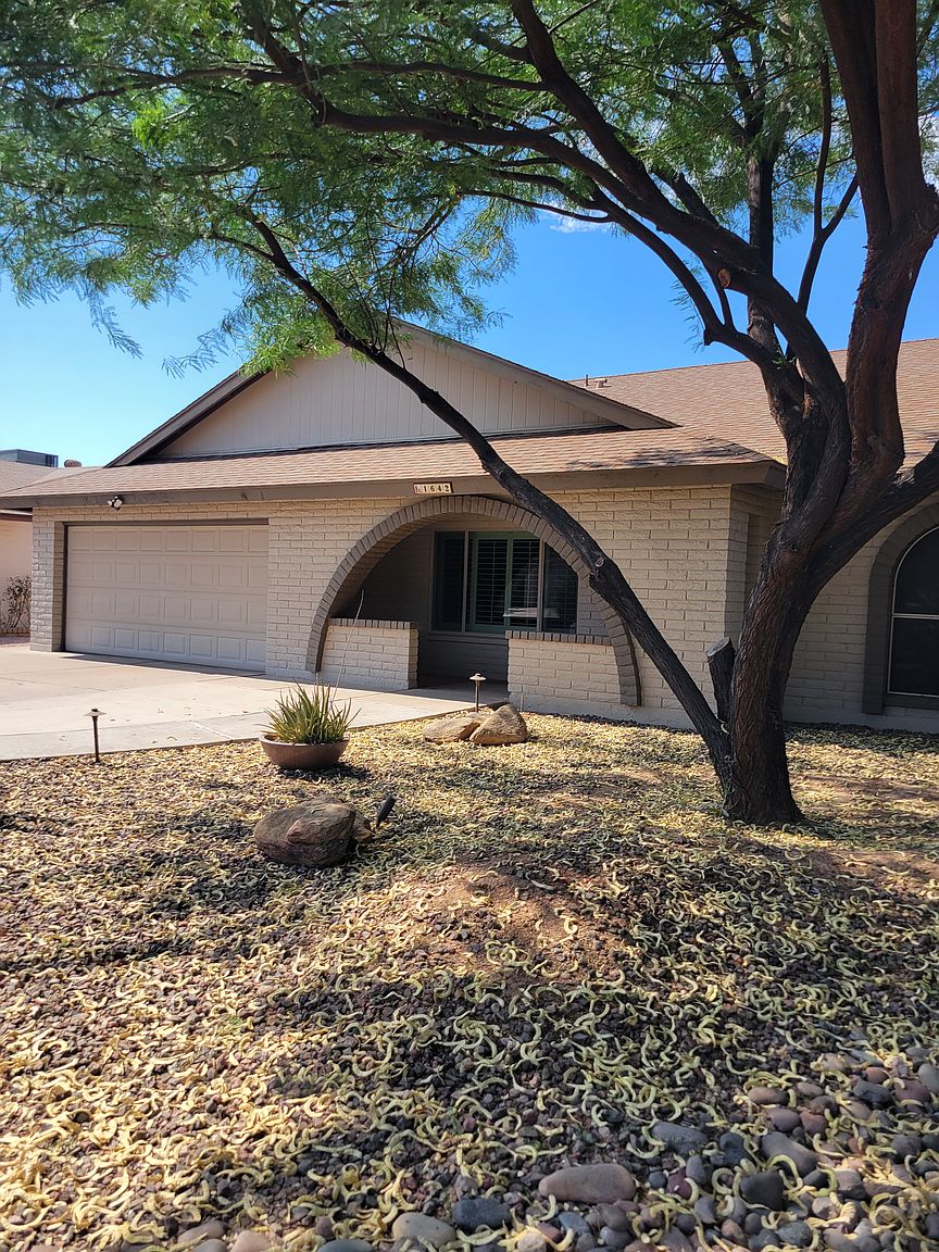 1642 E Carmen St photo 2
