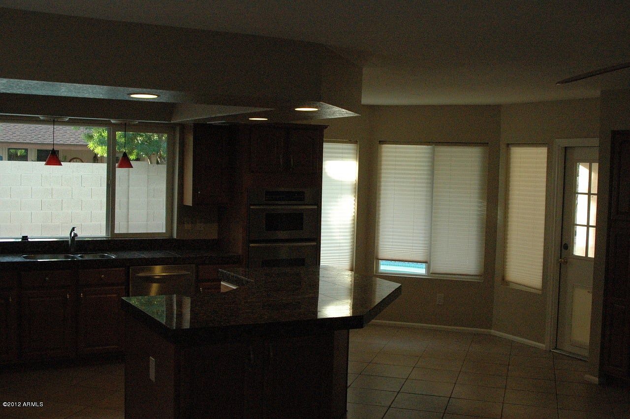 1929 E La Vieve Ln photo 4