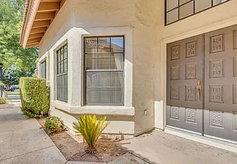 1839 E Sarah Ln photo 3