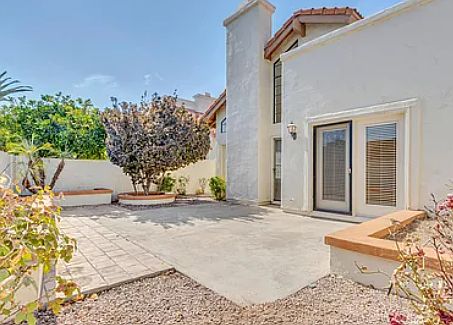 1839 E Sarah Ln photo 5