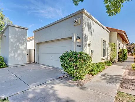 1839 E Sarah Ln photo 2