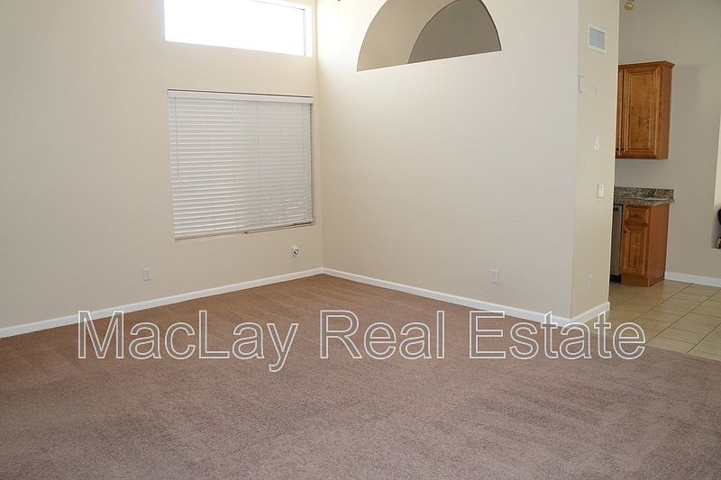 240 S Laveen Dr Chandler, AZ 85226 photo 4