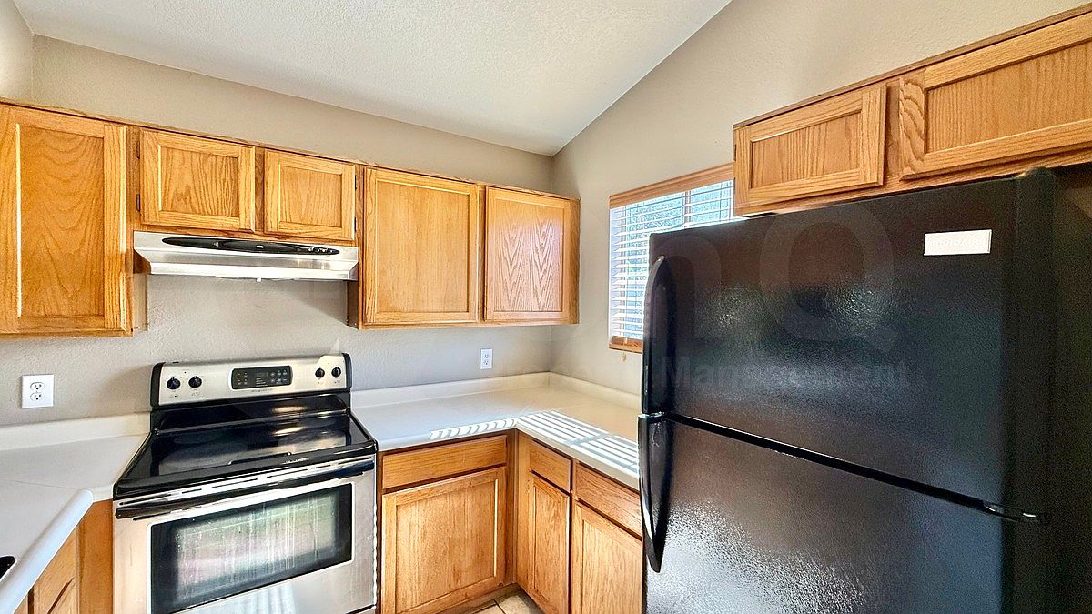 169 S Criss St photo 4