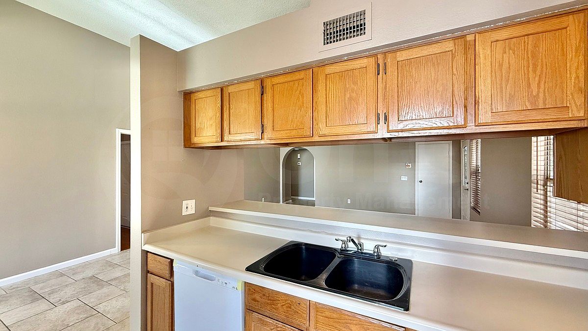 169 S Criss St photo 5