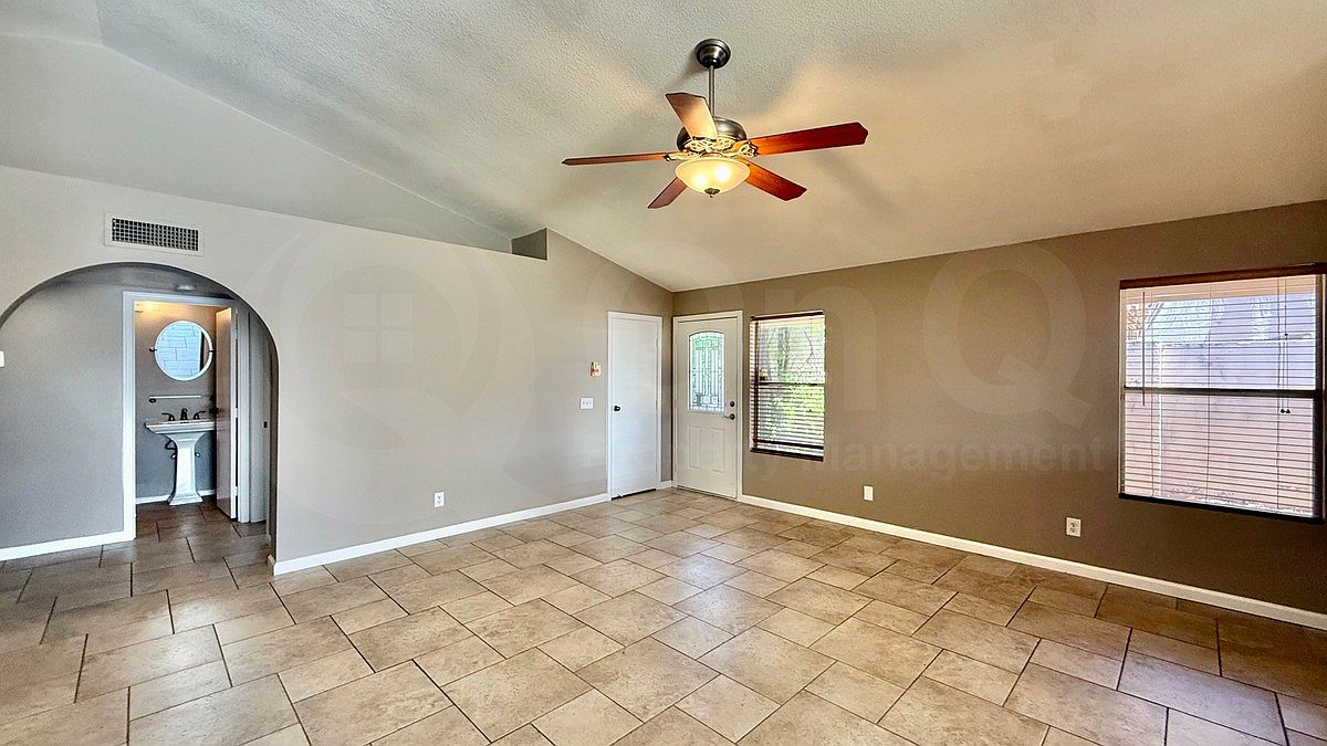 169 S Criss St photo 3