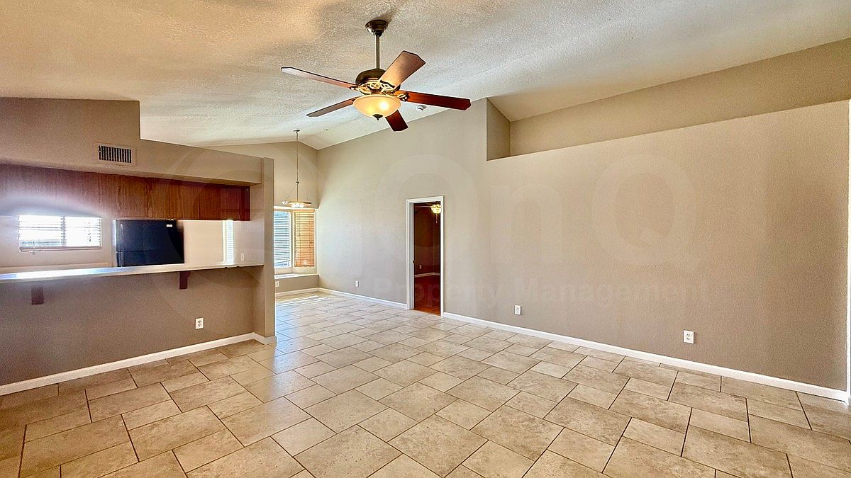 169 S Criss St photo 2