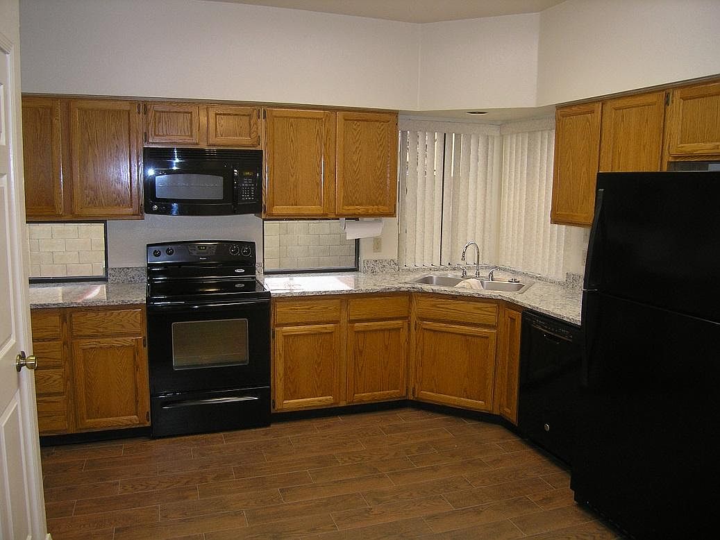 4675 W Shannon St photo 2