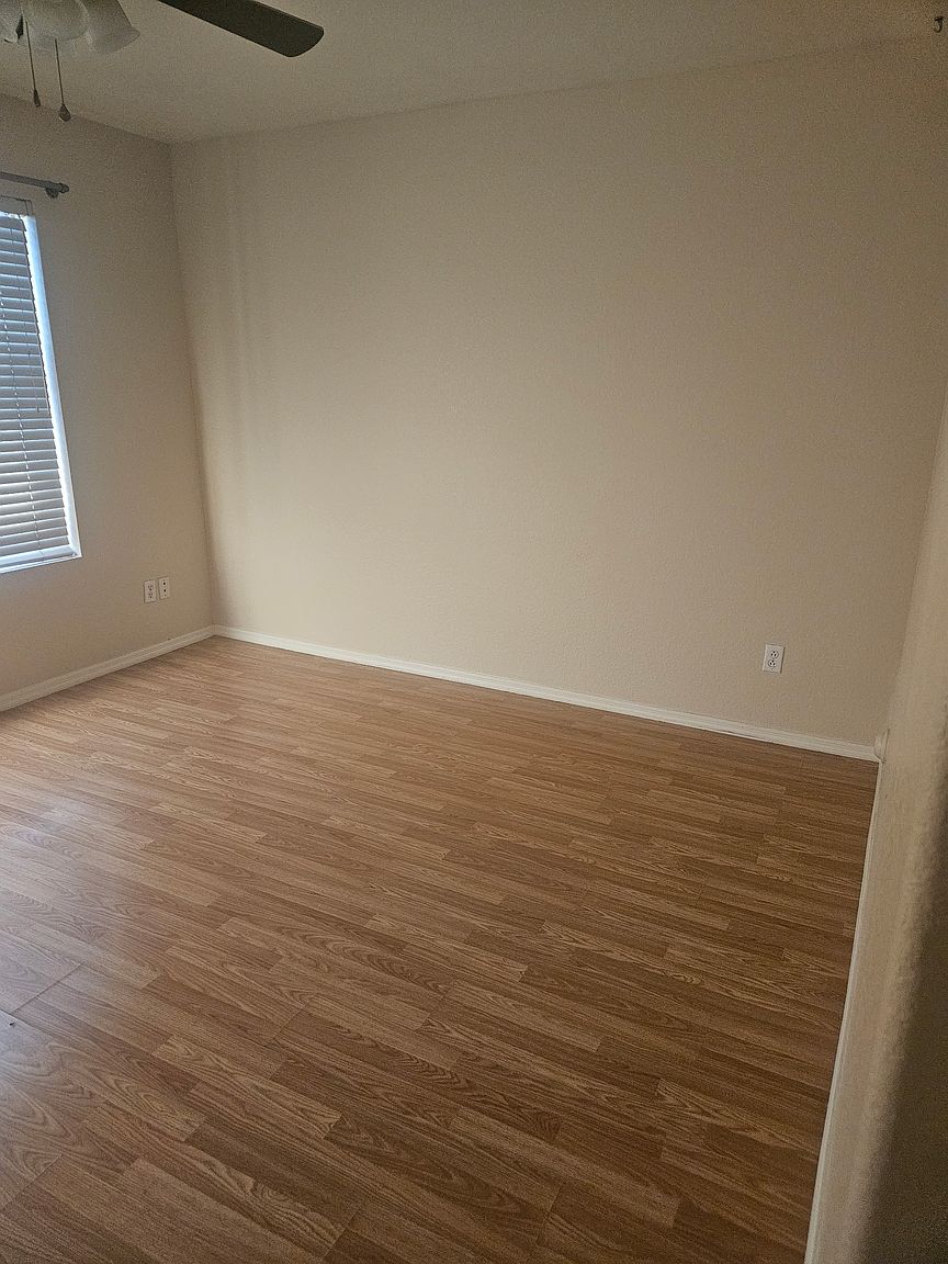 4636 W Laredo St photo 5