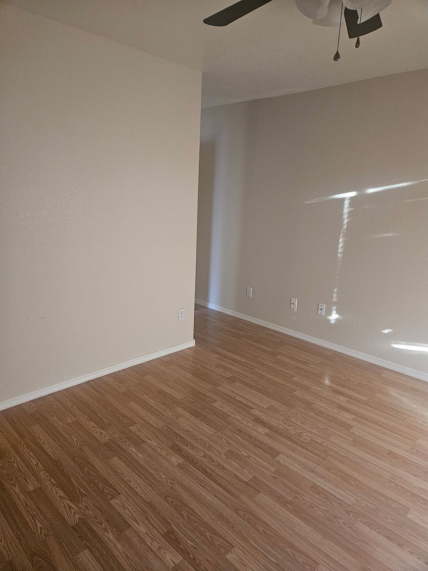4636 W Laredo St photo 3