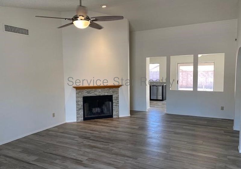 4541 E Frye Rd photo 3