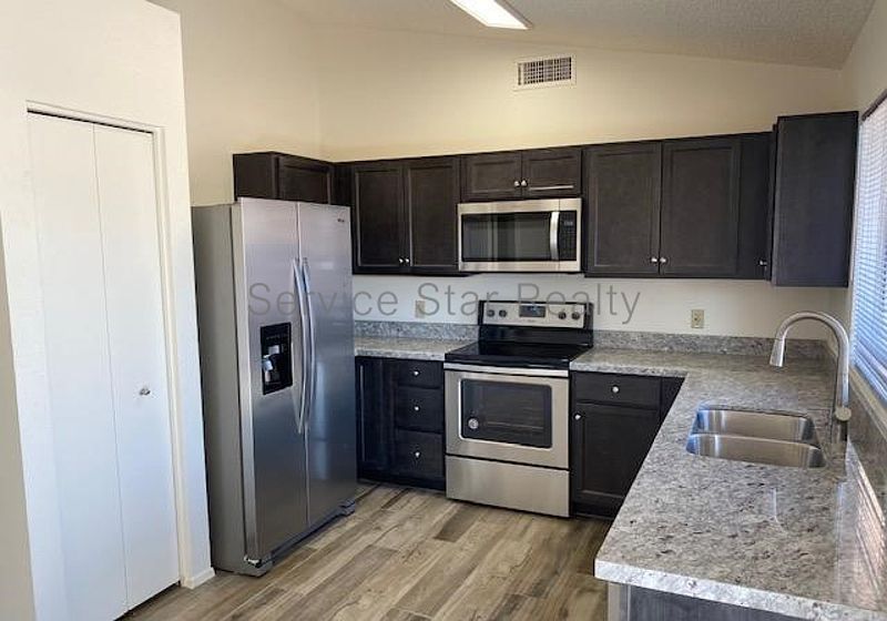 4541 E Frye Rd photo 5
