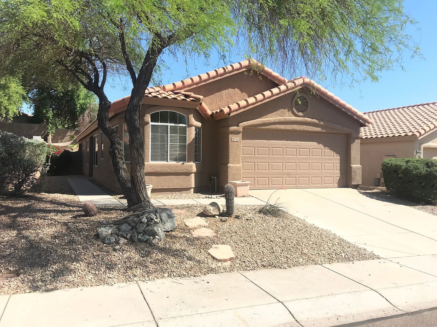 2036 E Windsong Dr photo 4