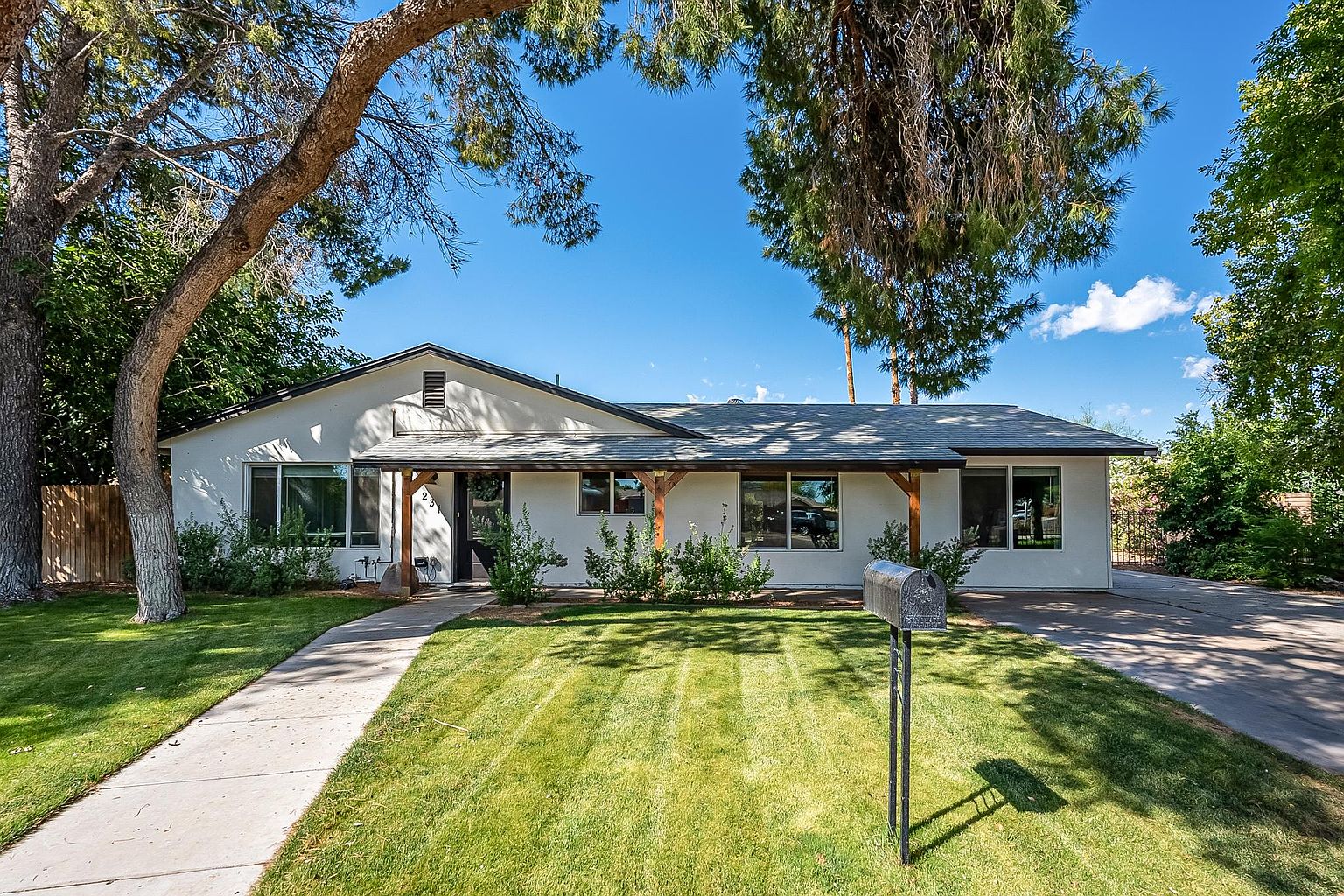 231 E Sesame Cir photo 2