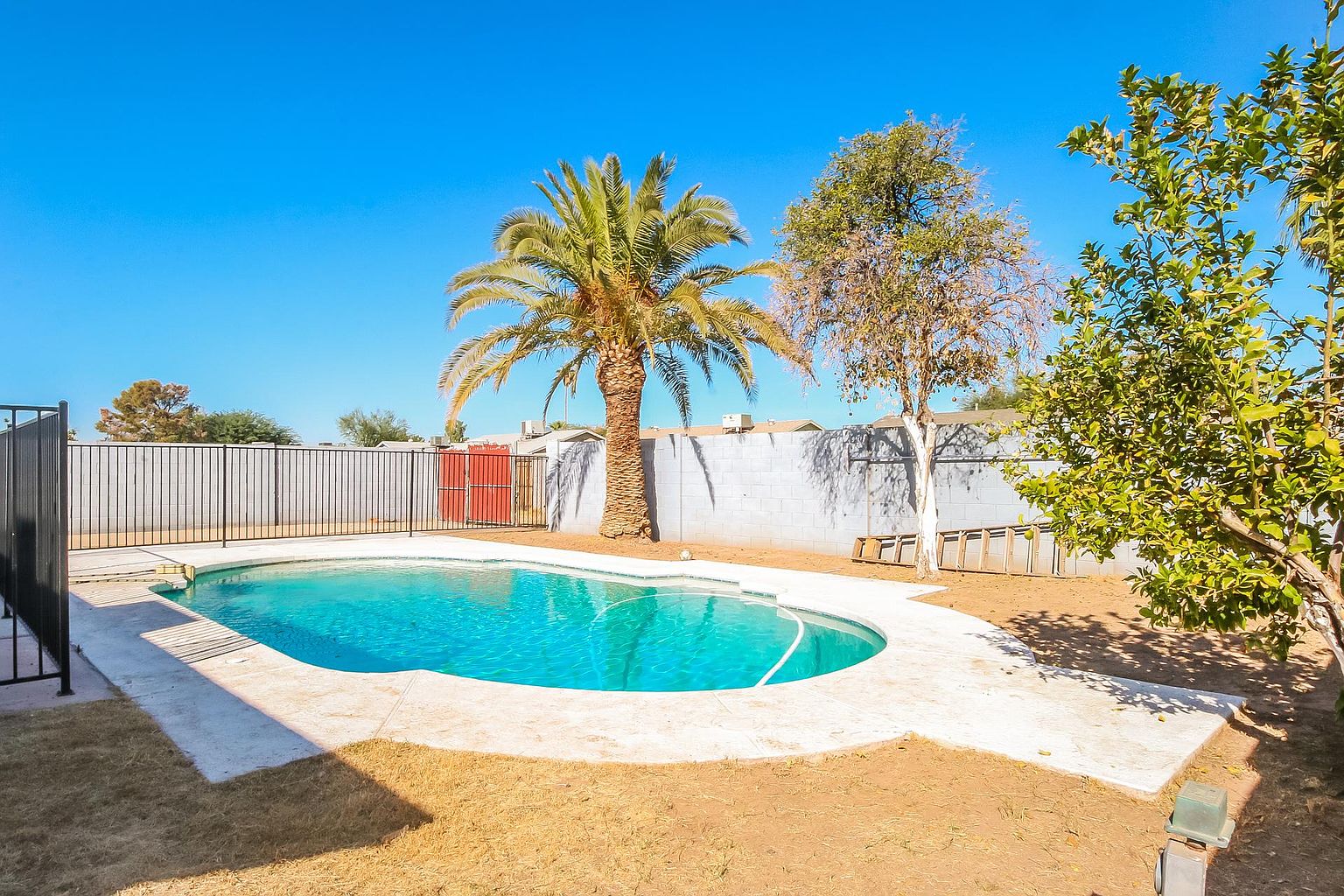 514 E Watson Dr photo 3