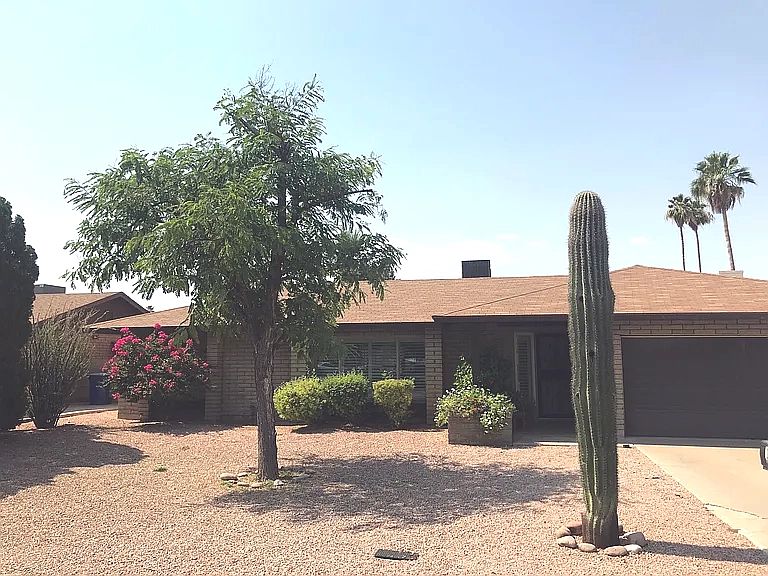 1613 E Watson Dr photo 2