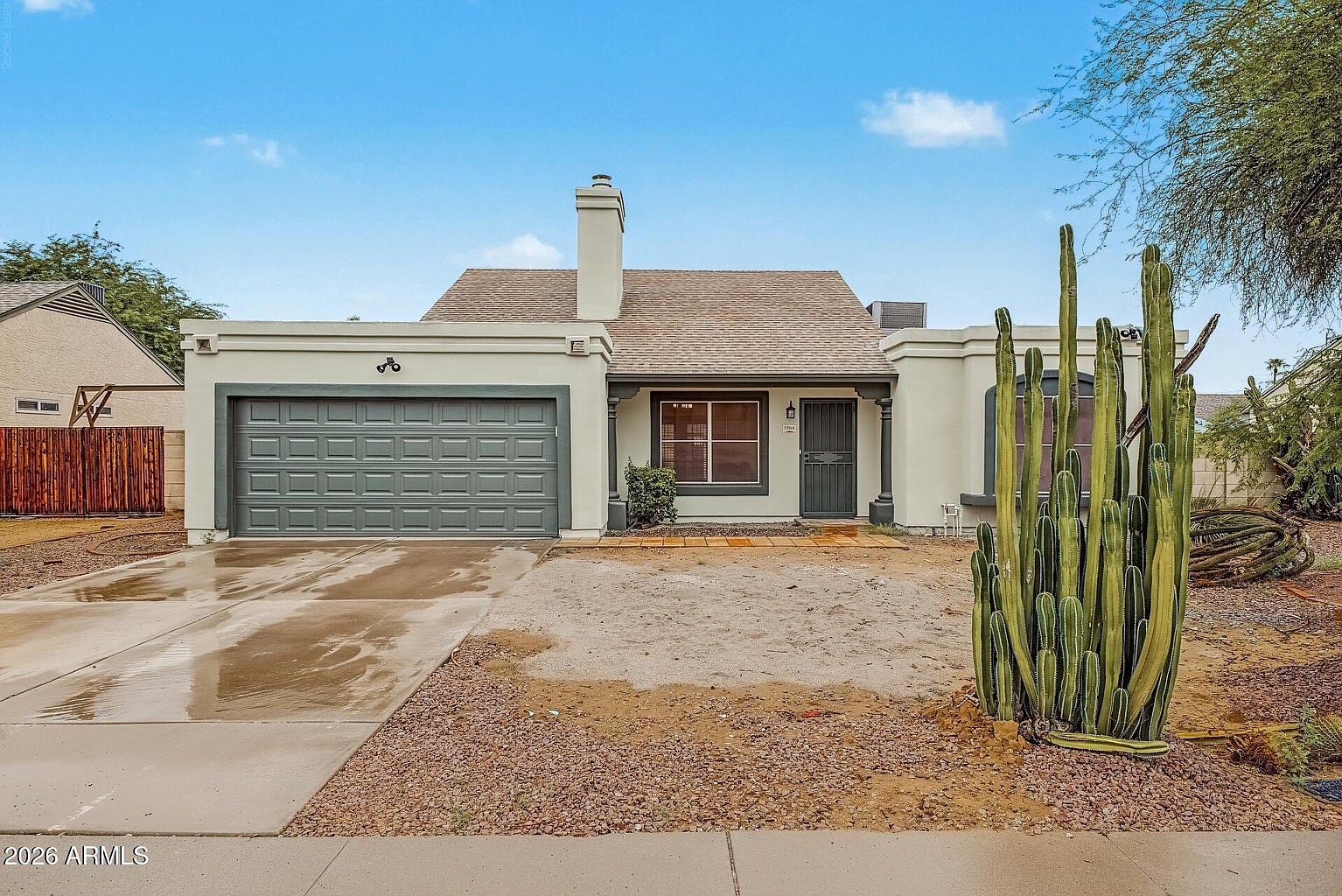 1564 E Stephens Dr