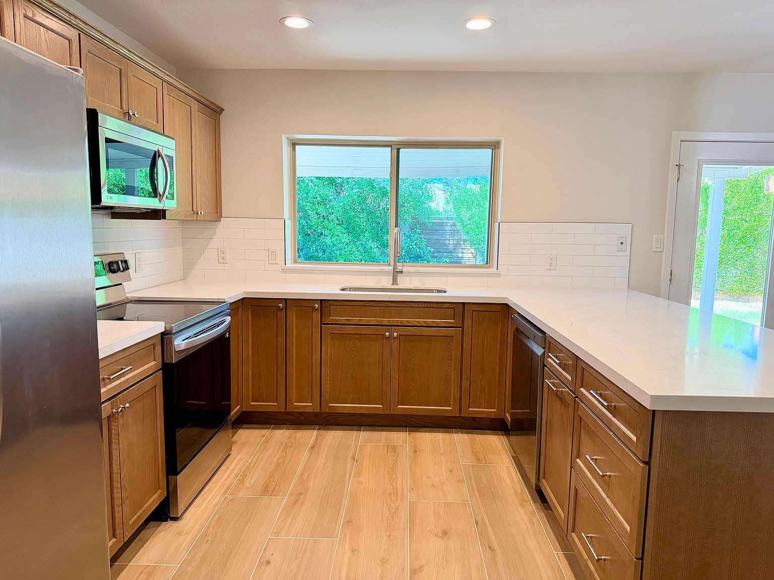 2108 E Gemini Dr photo 3