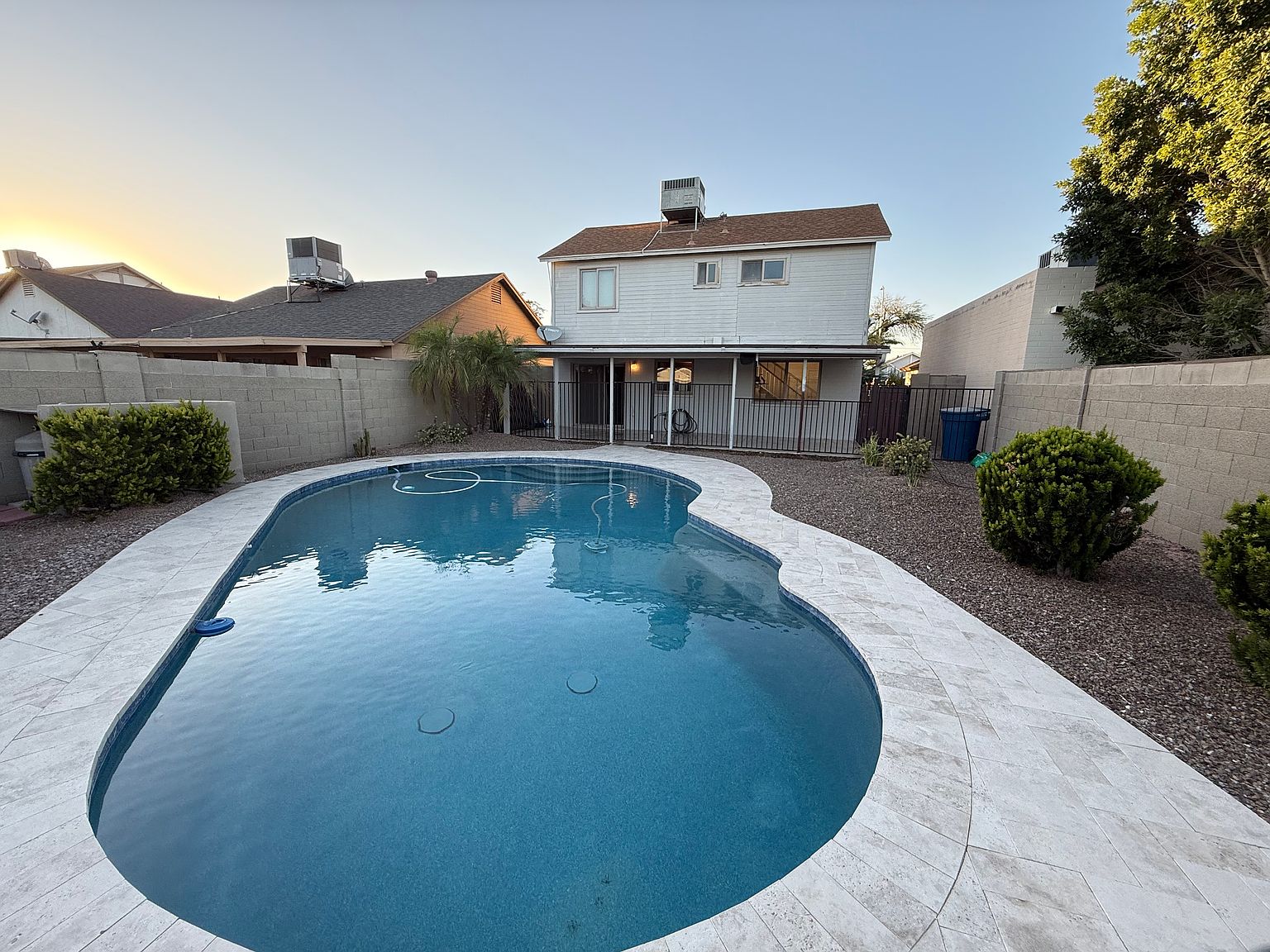 1315 W Straford Dr photo 2