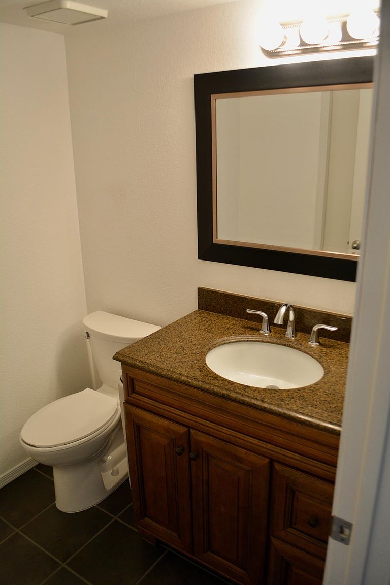 1315 W Straford Dr photo 5