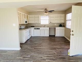 1470 W Houston Ave photo 3