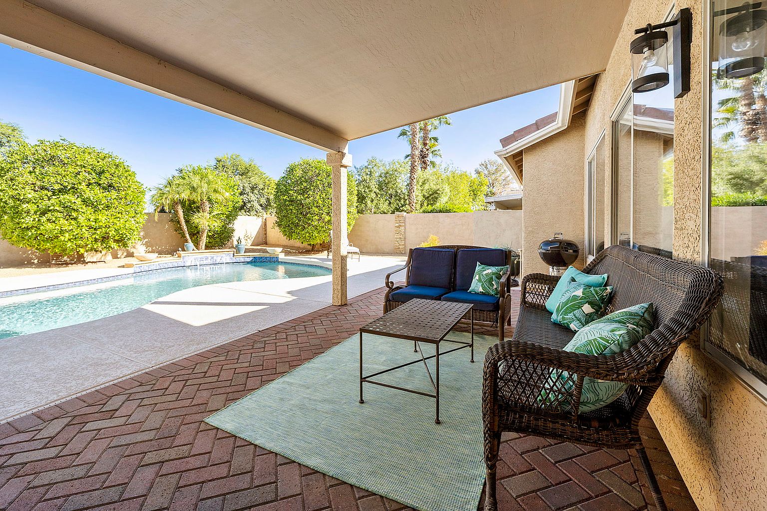 842 W Cooley Dr photo 2