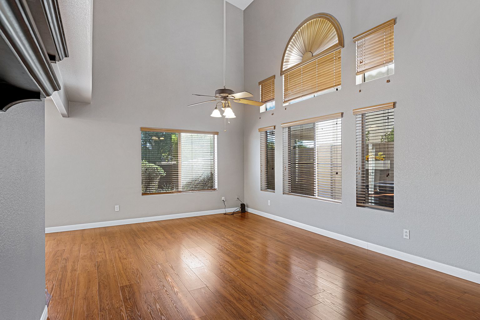 250 W Juniper Ave photo 4