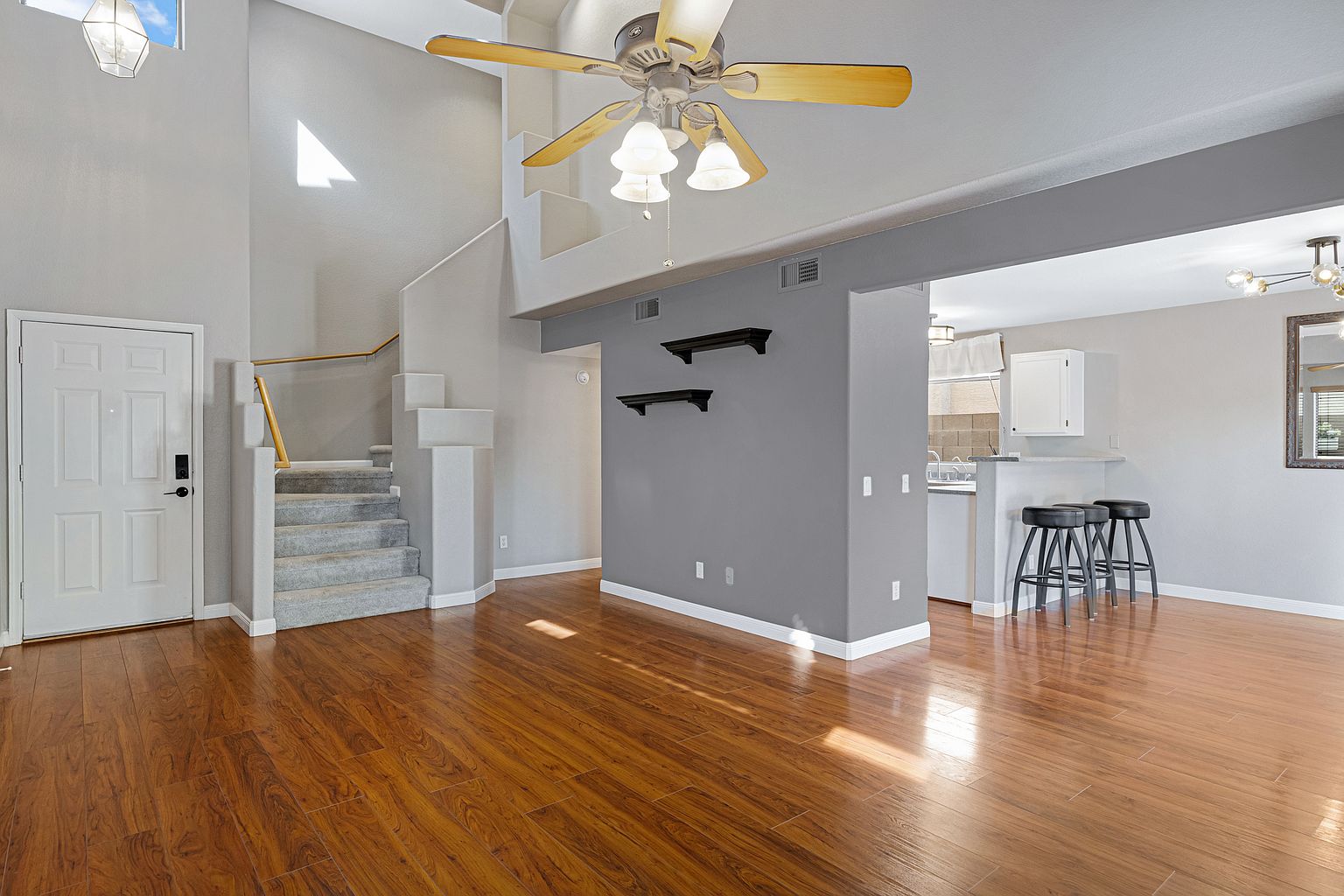 250 W Juniper Ave photo 5