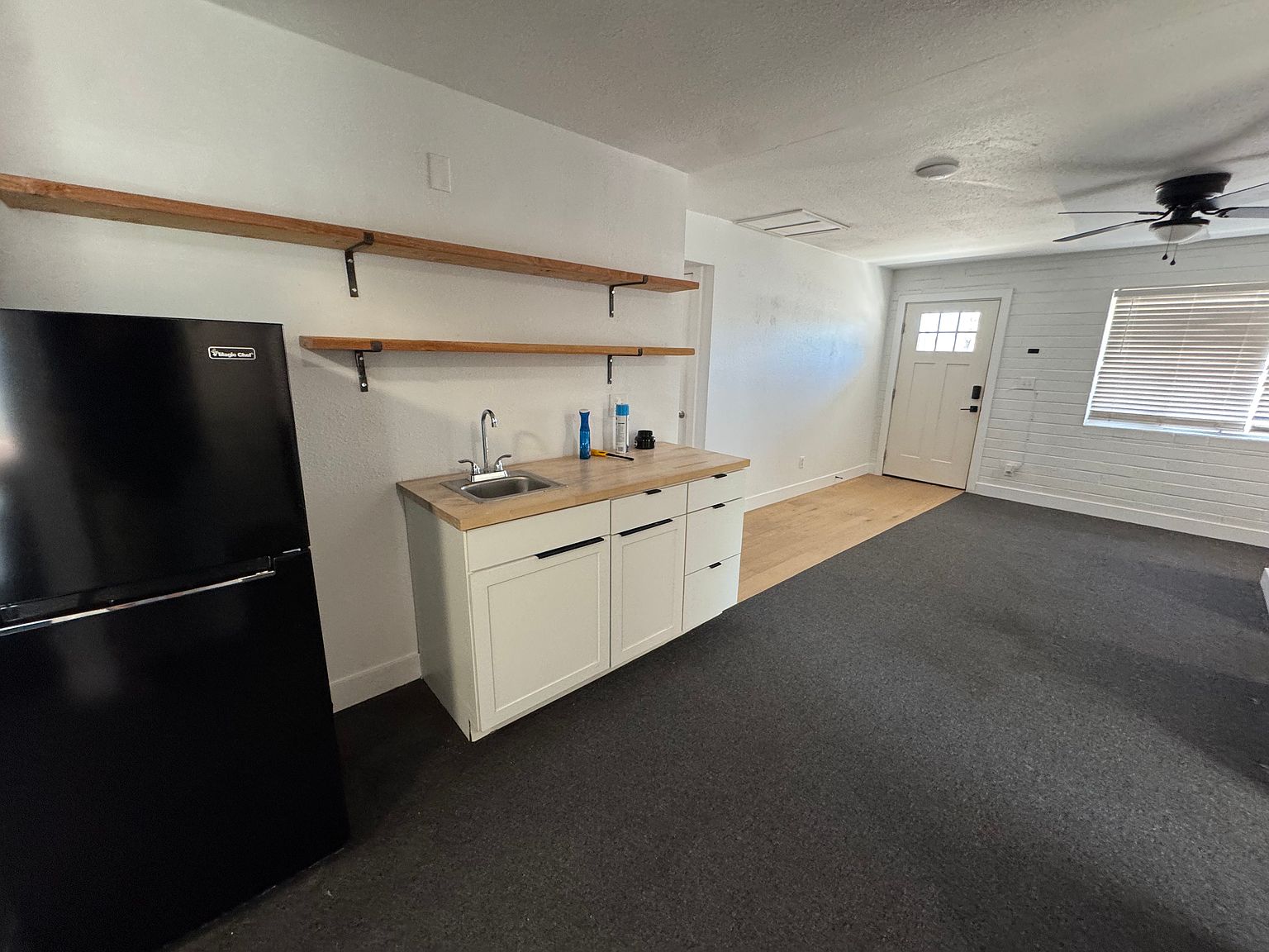 139 W Vaughn Ave photo 5