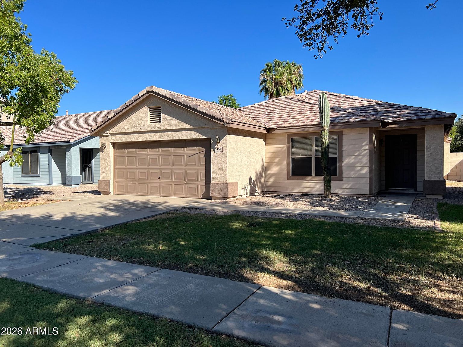 434 W Fabens Ln photo 2